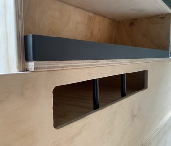 Kast legbord randafwerking en laptopvak met sluiting