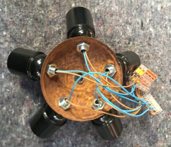 Nieuwe bedrading en fittingen kroonluchter