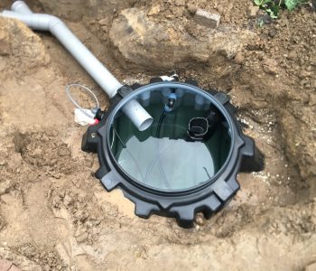 Aansluiten leidingen regenwater tank