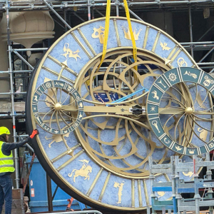 Engineering Installatie gevelpendule